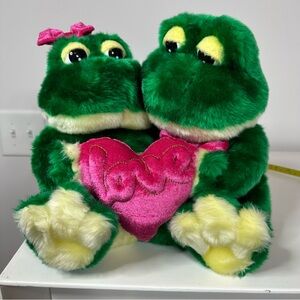 Kids of America Corp Frogs  Husband And Wife Hugging Each Other With Love Heart